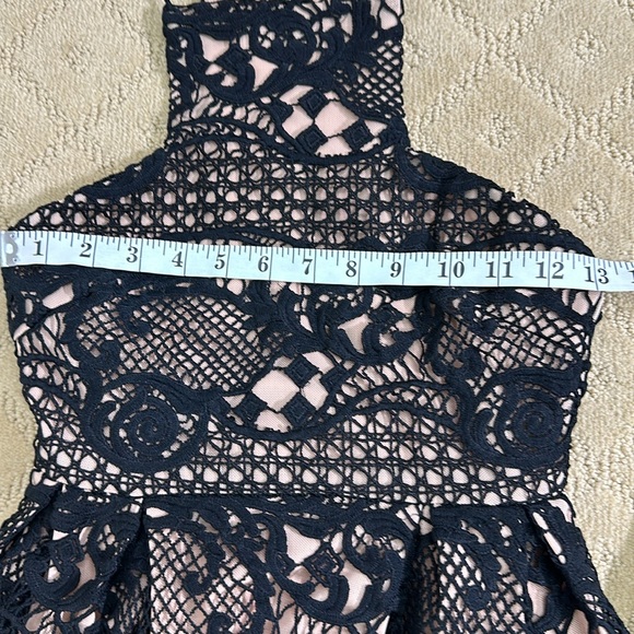 Elliatt Lace Cut Out cocktail midi dress Black nude NWT XS - Picture 7 of 8